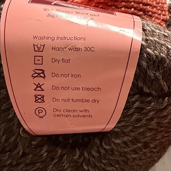 Louisa Harding yarn
Size:174 yds
Color: 2-brown,2-rust colored - Picture 5 of 5